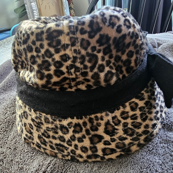 Women's Leopard Bucket Hat with Black Trim - Picture 3 of 7